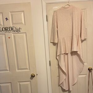 Gently loved/Ashley Stewart Sparkling Cream High-Low Tunic⭐️⭐️